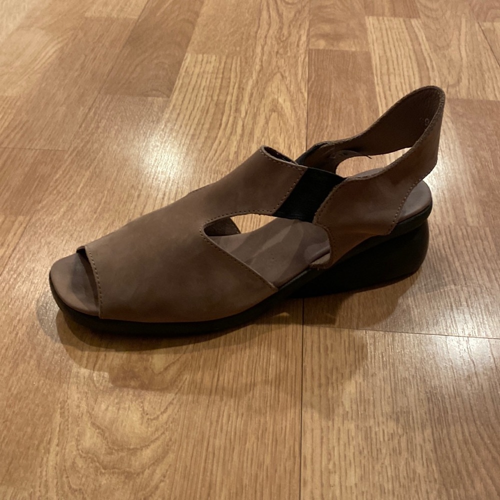 Arche wedge sandal